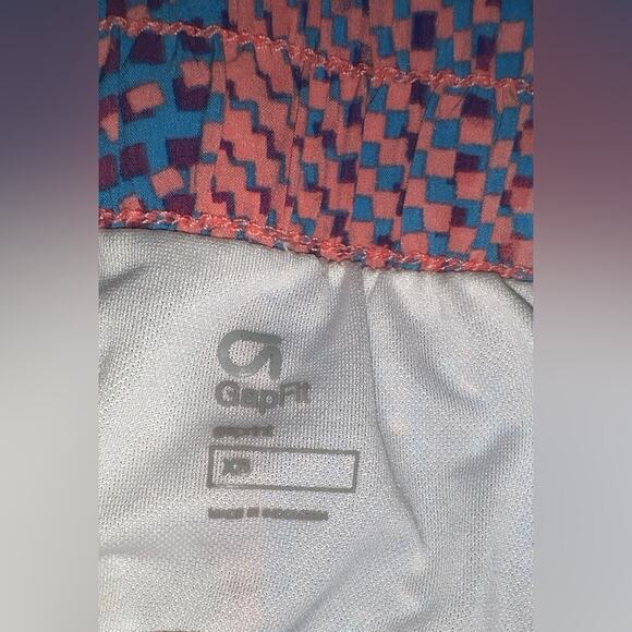 Gap fit women’s multi colored shorts with lining - Picture 5 of 8